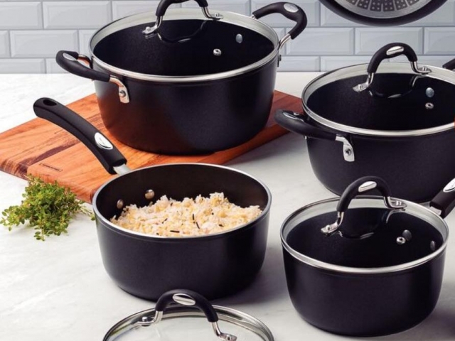 Amenajarea bucătăriei: să cumpărăm vesela separat sau în set complet?